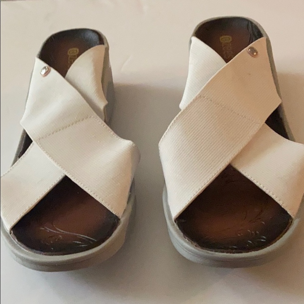 B Zees shoes nwot